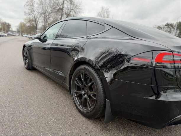 Tesla Model S 2022 — 3