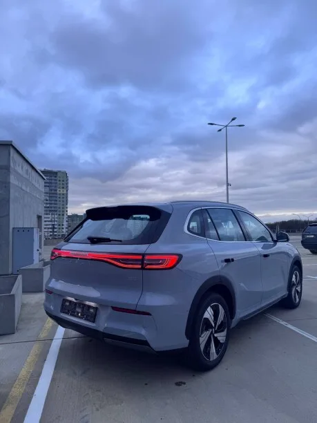 Geely Galaxy E5 2024 — фото 1, купить с доставкой в Москву