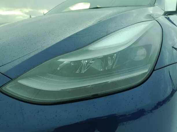 Tesla Model Y 2023 — миниатюра 2