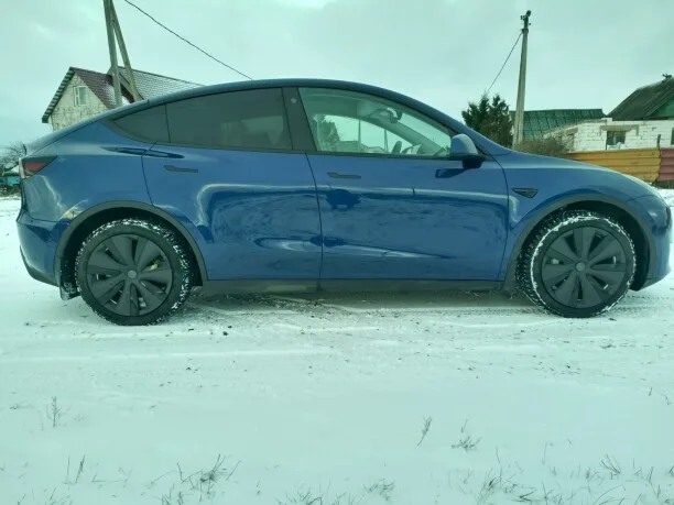 Tesla Model Y 2023 — миниатюра 3