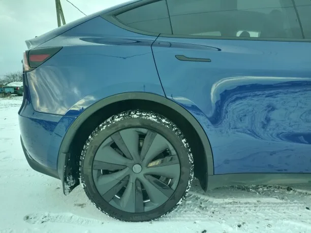 Tesla Model Y 2023 — миниатюра 5