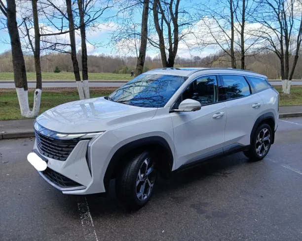 Geely Atlas 2025 — фото 1, купить с доставкой в Москву