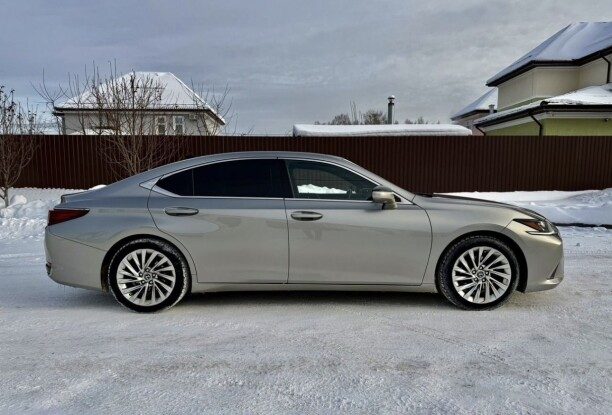 Lexus ES 2023