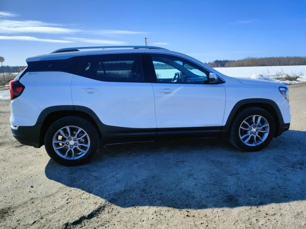 GMC Terrain 2023 — фото 1, купить с доставкой в Москву