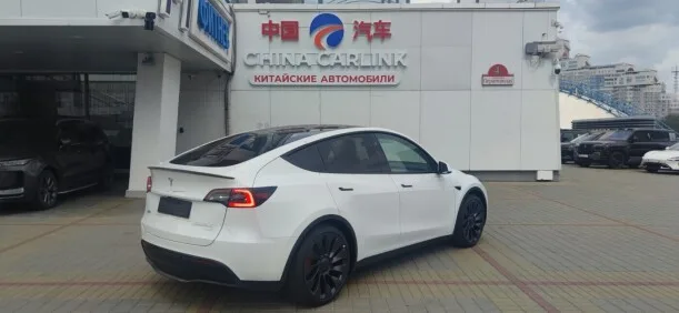 Tesla Model Y 2024 — миниатюра 2