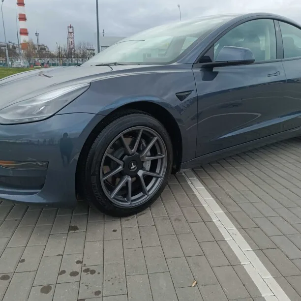 Tesla Model 3 2022 — миниатюра 3