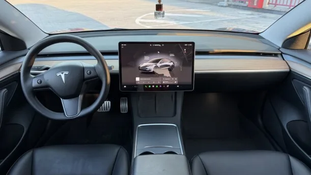 Tesla Model 3 2022 — миниатюра 3