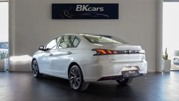 Peugeot 408 2023 — миниатюра 2