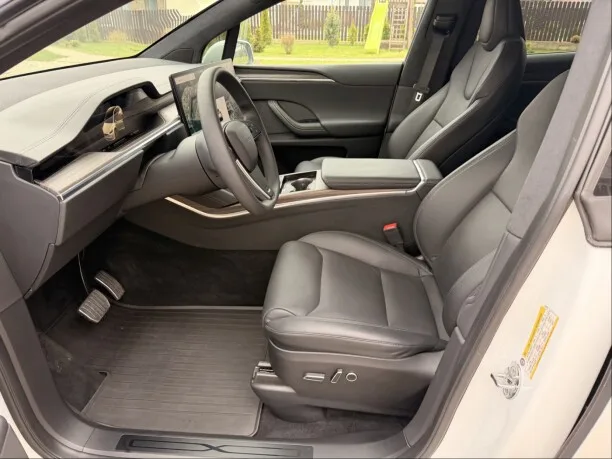 Tesla Model X 2022 — миниатюра 3