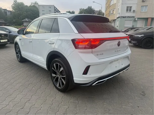 Volkswagen T-Roc 2023 — миниатюра 2