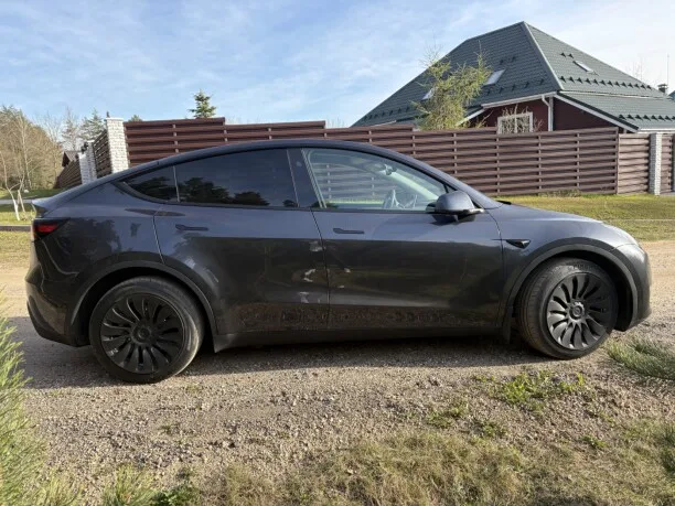 Tesla Model Y 2024 — миниатюра 2