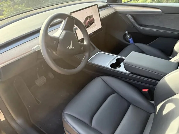 Tesla Model Y 2024 — миниатюра 3