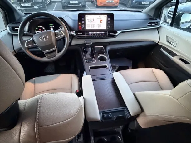 Toyota Sienna 2022 — миниатюра 4