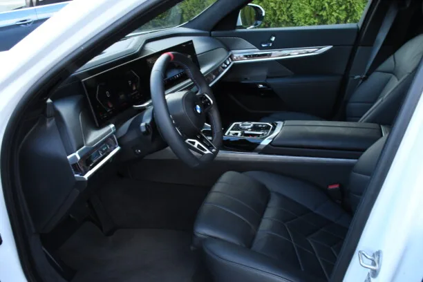 BMW 7 серия 2023 — миниатюра 5