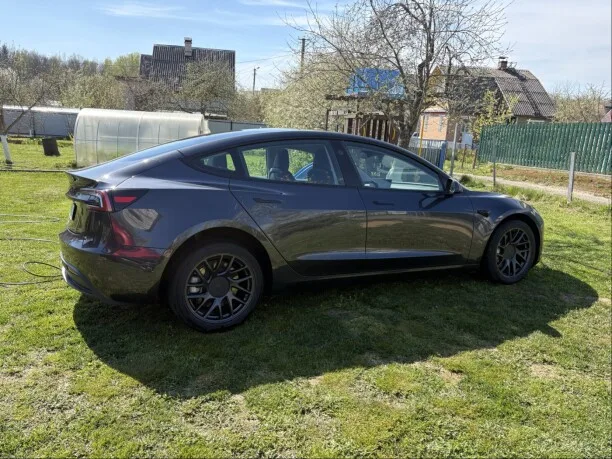 Tesla Model 3 2024 — миниатюра 2