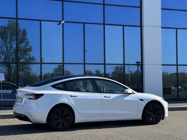 Tesla Model 3 2024 — миниатюра 3