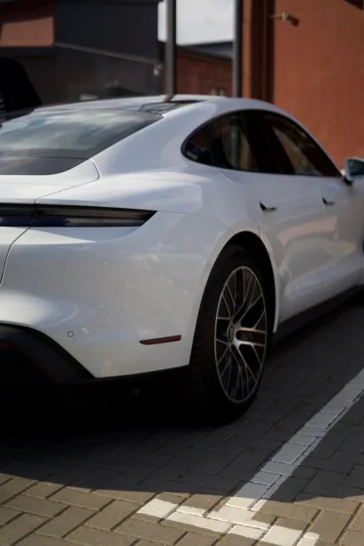 Porsche Taycan 2022 — миниатюра 4
