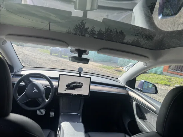 Tesla Model Y 2023 — миниатюра 5