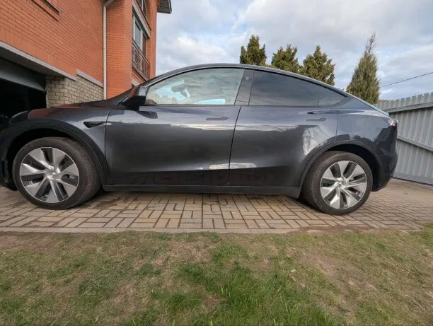 Tesla Model Y 2024 — миниатюра 4