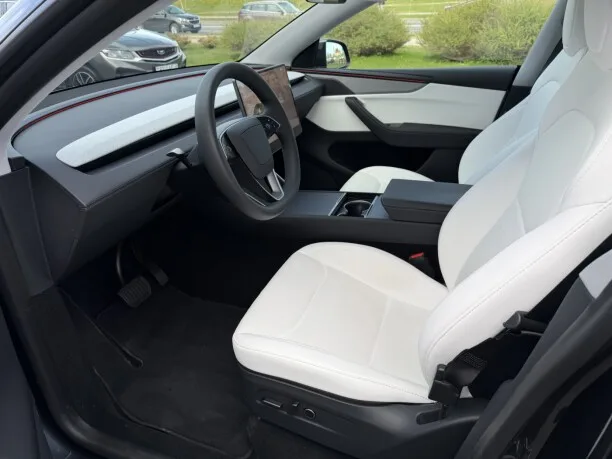 Tesla Model Y 2025 — миниатюра 3