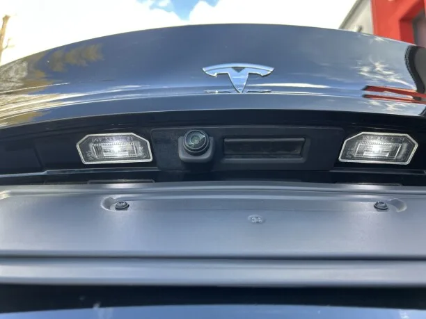 Tesla Model Y 2023 — миниатюра 3