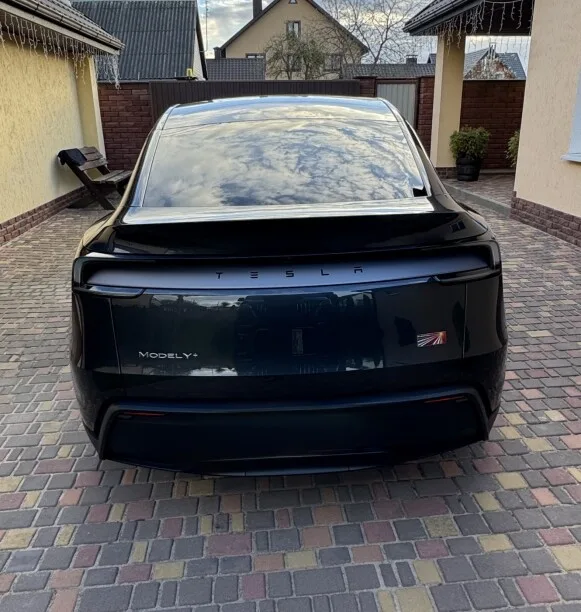 Tesla Model Y 2025 — миниатюра 4