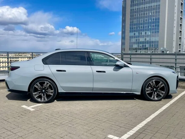 BMW 7 серия 2024 — миниатюра 4