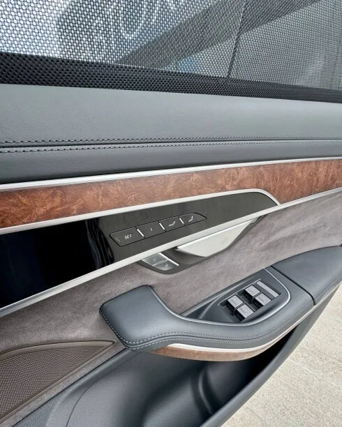 Audi A8 2023 — миниатюра 3