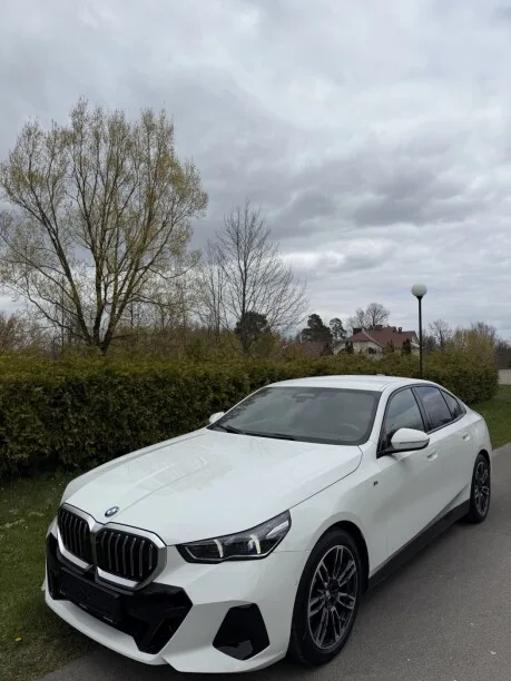 BMW 5 Series 2024 — миниатюра 4
