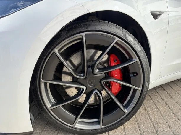 Tesla Model 3 2024 — миниатюра 5