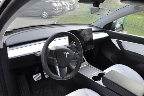 Tesla Model Y 2022 — миниатюра 5
