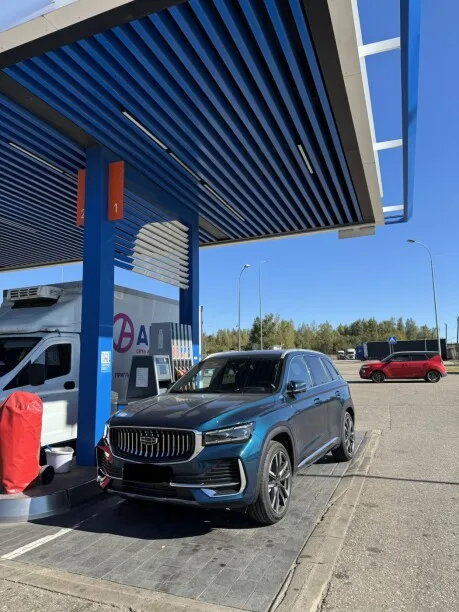 Geely Xingyue L 2023 — миниатюра 3