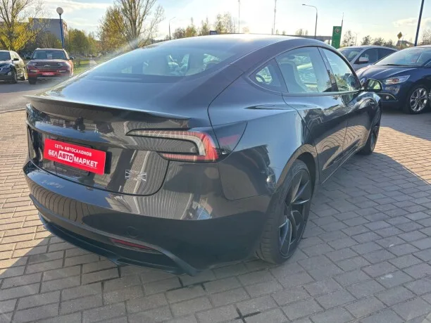 Tesla Model 3 2024 — миниатюра 2