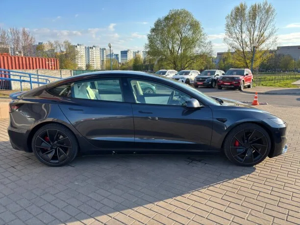 Tesla Model 3 2024 — миниатюра 4
