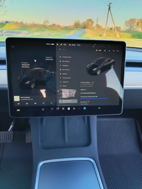 Tesla Model Y 2023 — миниатюра 2
