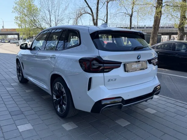 BMW iX3 2023 — миниатюра 2