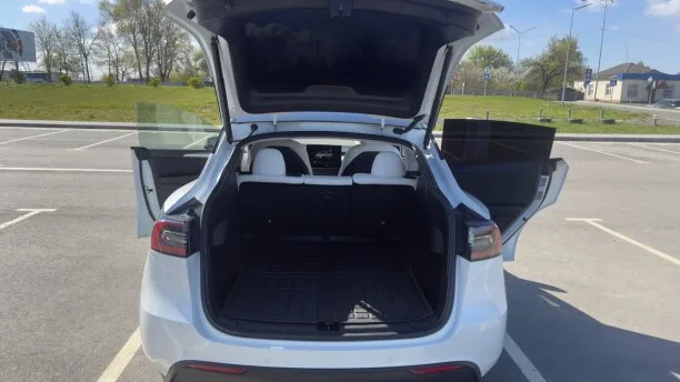 Tesla Model Y 2022 — миниатюра 3
