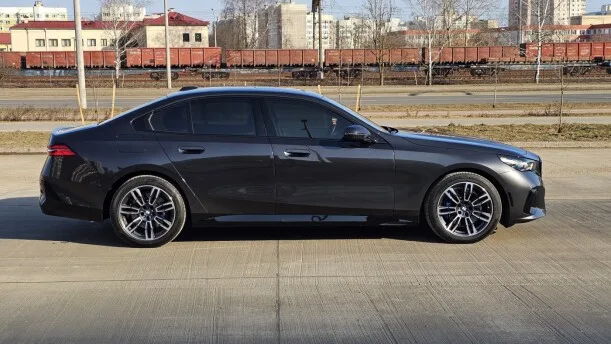 BMW 5 Series 2025 — миниатюра 5