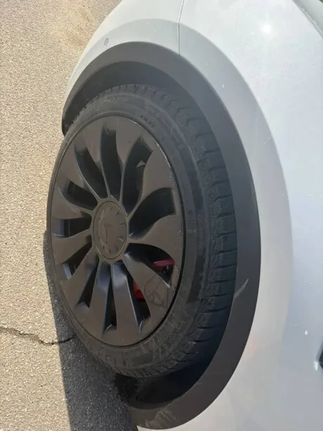 Tesla Model Y 2022 — миниатюра 2