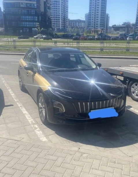 Hongqi E-QM5 2025 — миниатюра 2