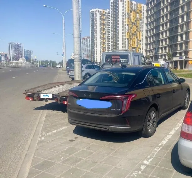 Hongqi E-QM5 2025 — миниатюра 4