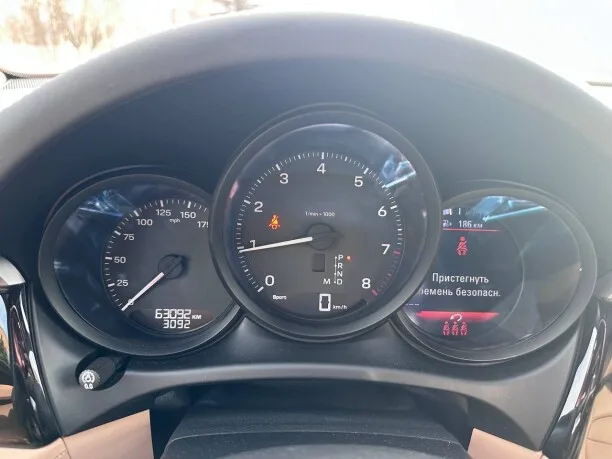 Porsche Macan 2022 — миниатюра 3