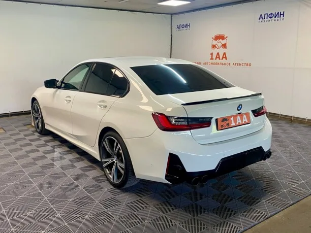 BMW 3 Series 2024 — миниатюра 2