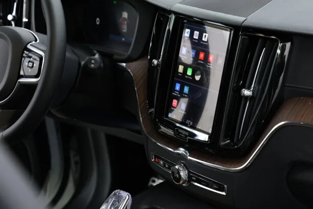 Volvo XC60 2025 — миниатюра 3