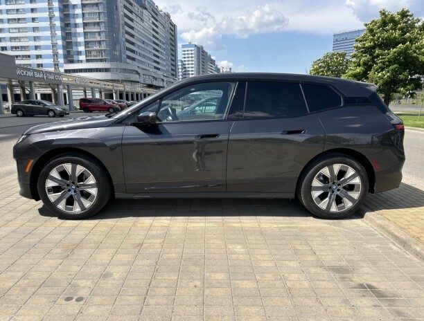 BMW iX 2023 — 2