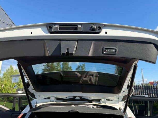 Volvo XC40 2024 — 2