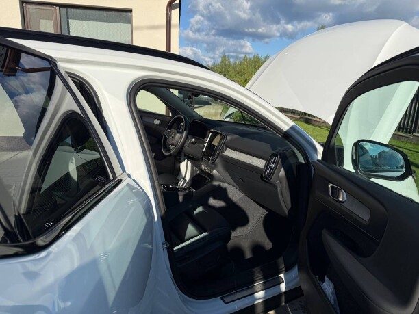 Volvo XC40 2024 — 3