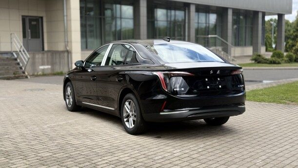 Hongqi E-QM5 2025 — 4