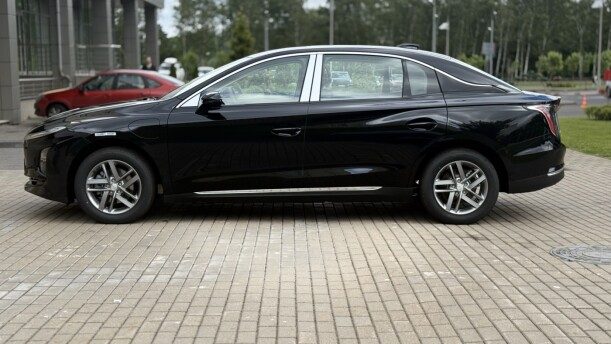Hongqi E-QM5 2025 — 5