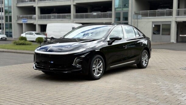 Hongqi E-QM5 2025